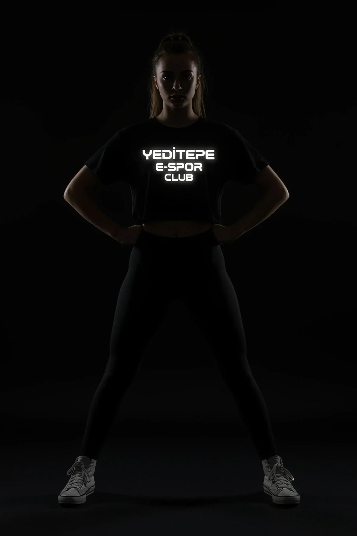 YEDİTEPE E-SPOR CLUB reflektörlü ön baskılı siyah oversize tişört, karanlıkta parlayan baskı