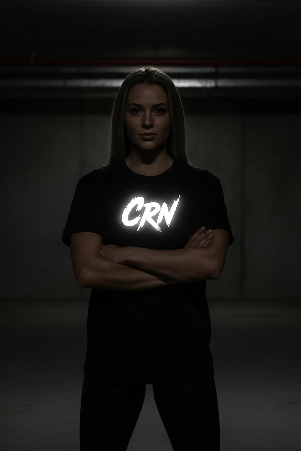 CRN 58 reflektörlü sweatshirt model üzerinde ön görünüm