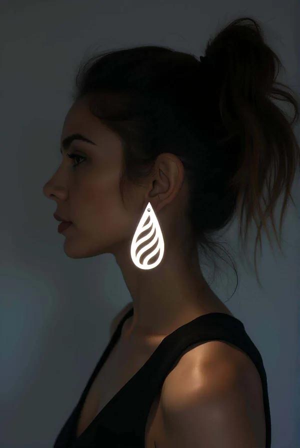 ក្រវិលចាំងពន្លឺរាងតំណក់ទឹកជាមួយម៉ូដរលកកាត់ដោយឡាស៊ែរ