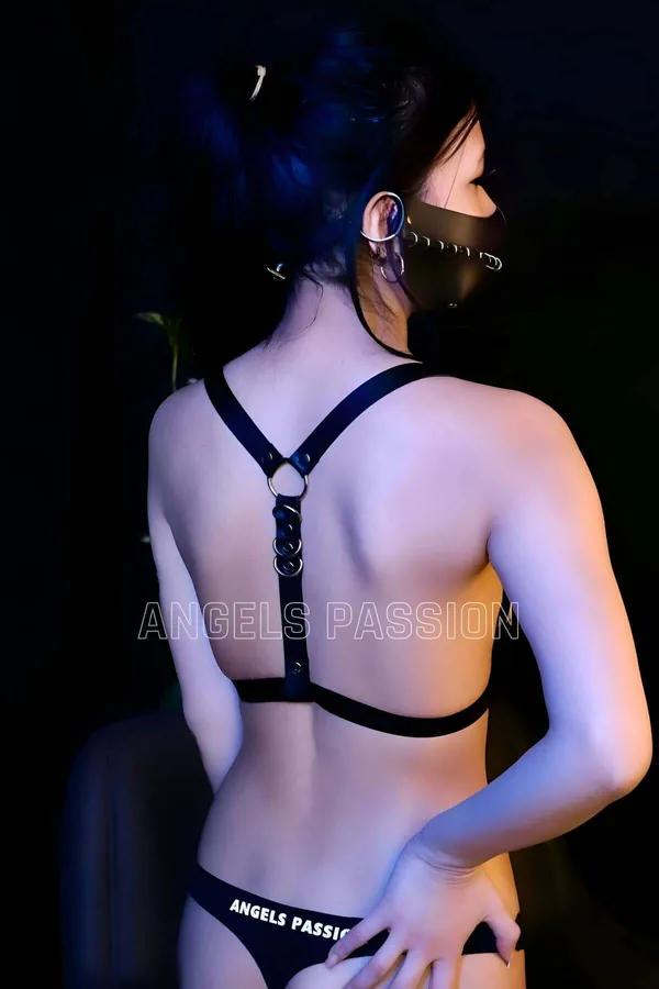 ខ្សែរឹតទ្រូងស្បែកសិប្បនិម្មិតលៃបានជាមួយរបាំងមុខ