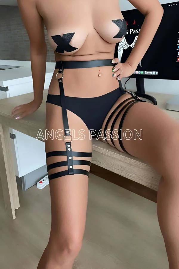 ខ្សែរឹបភ្លៅខ្មៅមានការតុបតែងកង O