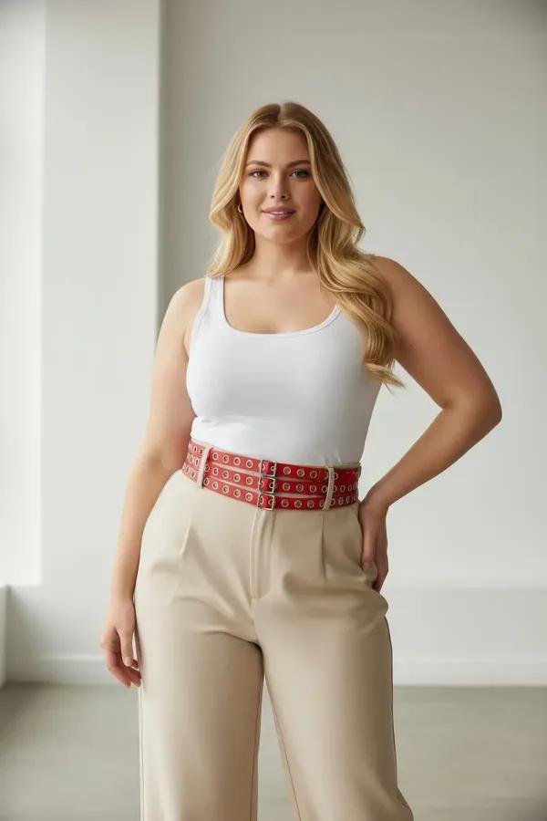 ខ្សែក្រវ៉ាត់ Corset ស្បែក សិប្បនិម្មិត ពណ៌ ក្រហម ម៉ូដ ខ្សែ បី ជាន់ ជាមួយ ក្បាល ដែក ពណ៌ ប្រាក់ លម្អ លើ អាវ វាល ស្មា ពណ៌ ស
