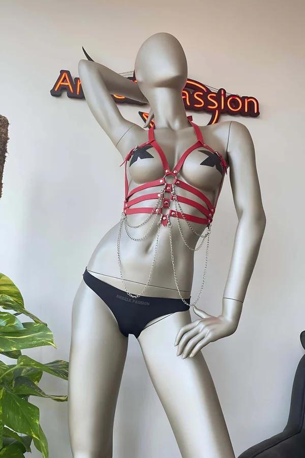 ខ្សែរុំទ្រូងស្បែក PU ពណ៌ក្រហម តុបតែងខ្សែច្រវាក់ធ្លាក់