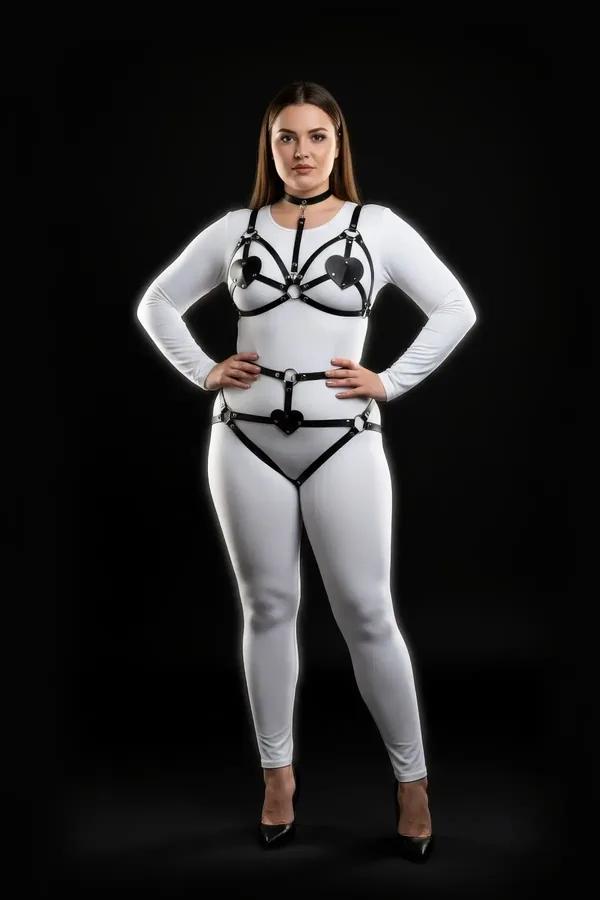 ឈុតអាវទ្រនាប់និងខ្សែចងស្រោមជើងស្បែកសិប្បនិម្មិតតុបតែងរូបបេះដូង